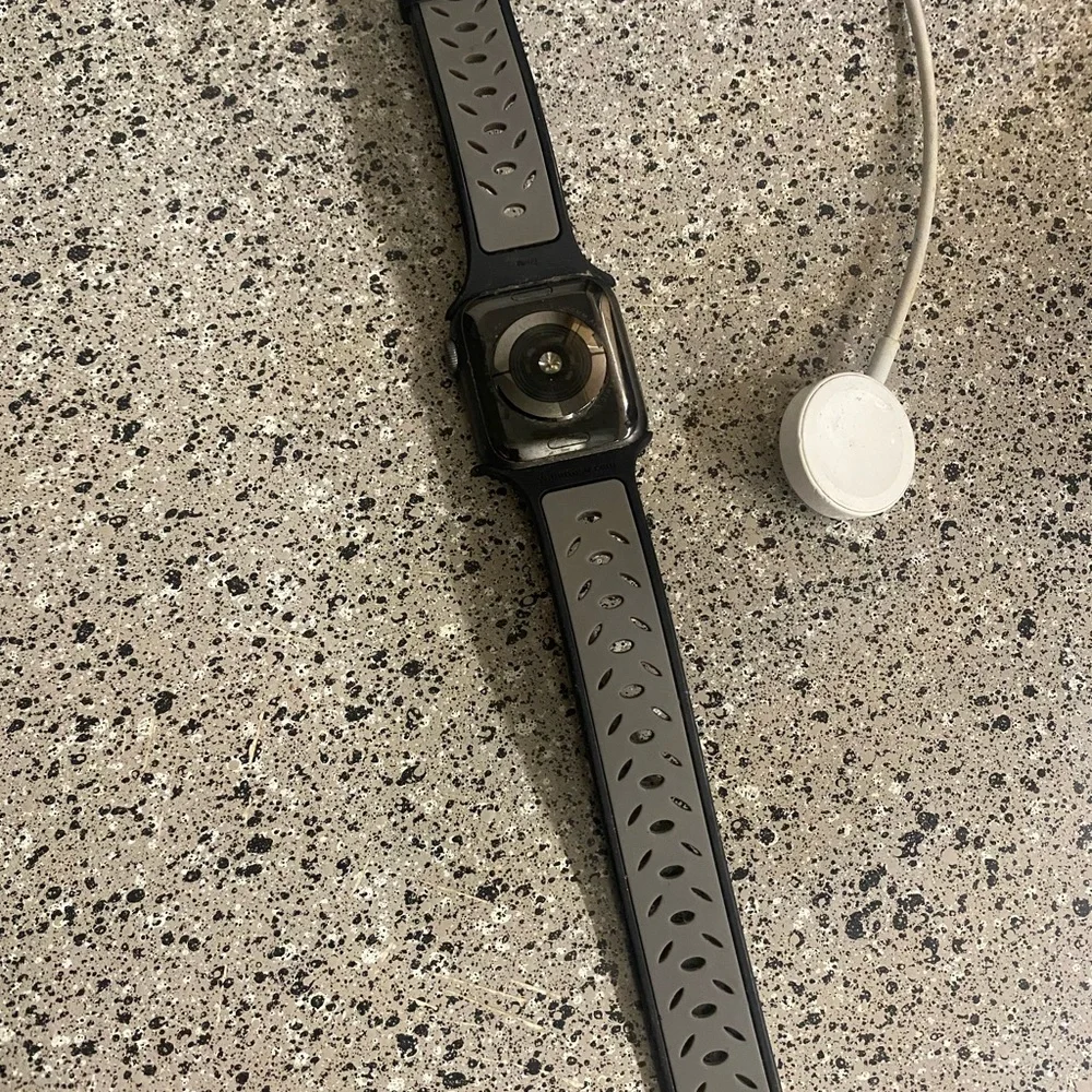 Apple Aluminum 40 mm Series Watch GPS 5 series